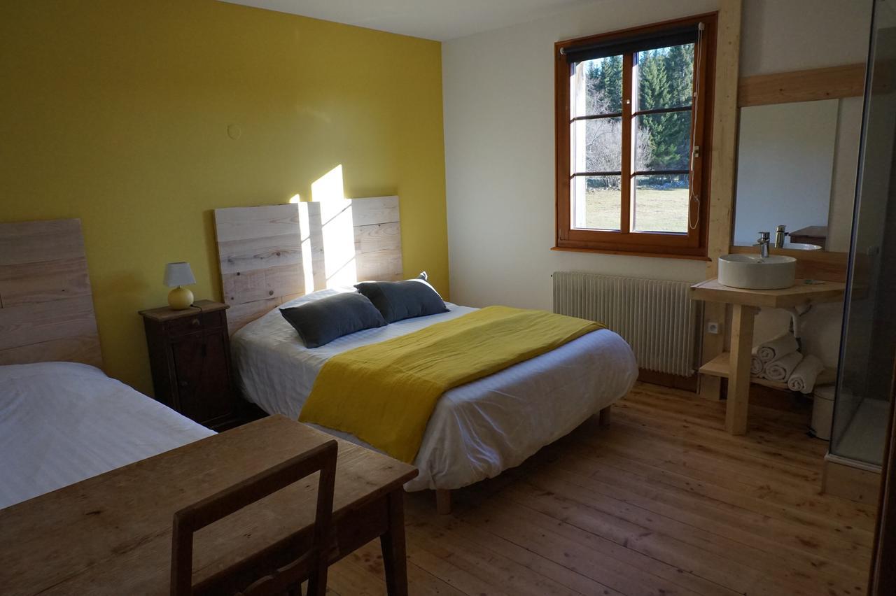 Auberge de la Perdrix Hauterive-la-Fresse Exterior foto