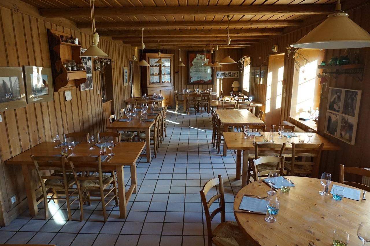 Auberge de la Perdrix Hauterive-la-Fresse Exterior foto