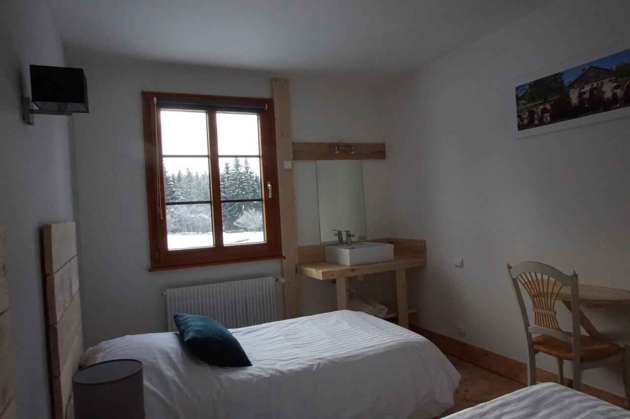 Auberge de la Perdrix Hauterive-la-Fresse Exterior foto