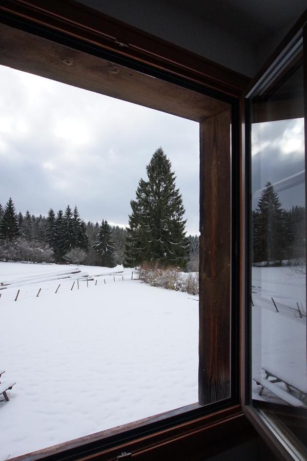 Auberge de la Perdrix Hauterive-la-Fresse Exterior foto